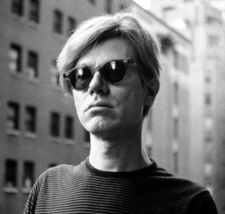Retrato de Andy Warhol.