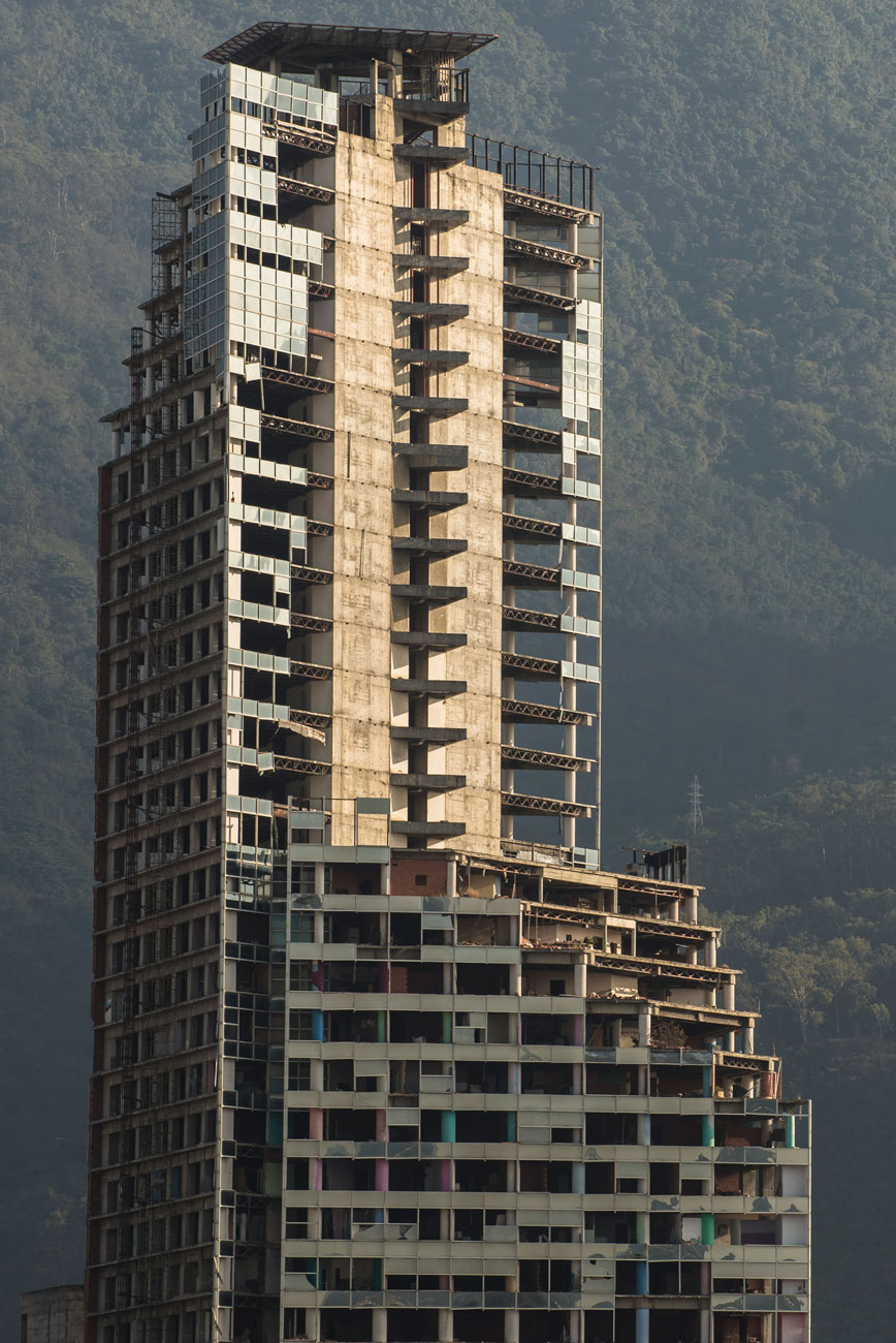 Arquitectura en Latinoamérica. Torre inacabada. 