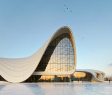 Edificio con formas onduladas. Zaha Hadid.