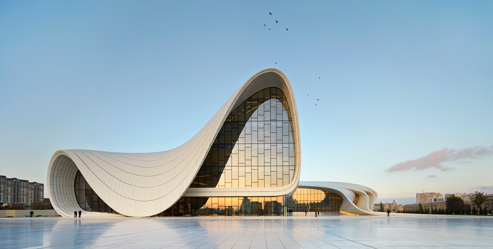 Edificio con formas onduladas. Zaha Hadid.