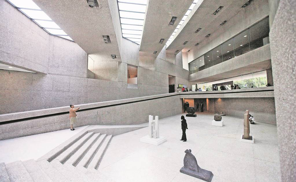 Interior de museo de arte contemporáneo. Lugares de Ciudad de México.