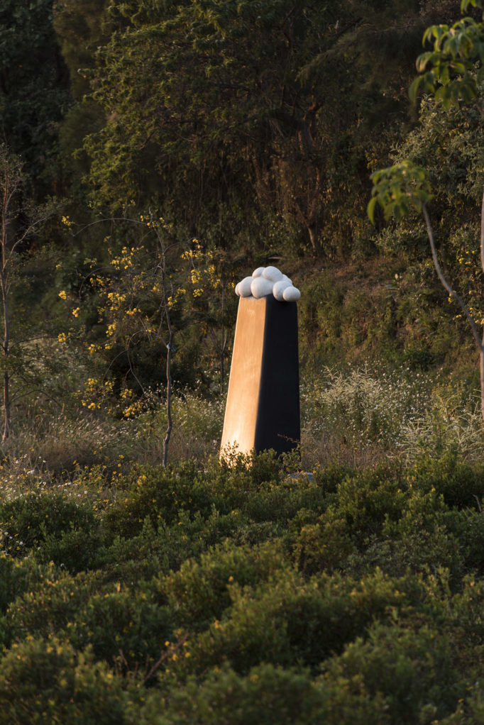 Escultura minimalista en entorno natural. Eduardo Olbés. 