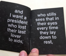 Libro de hojas negras. Quiero un presidente, de Zoe Leonard.