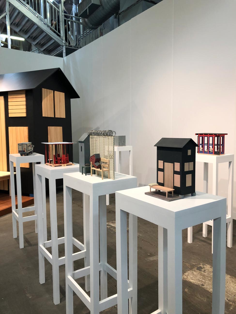 Casa miniatura de madera. Armory Show 2019.