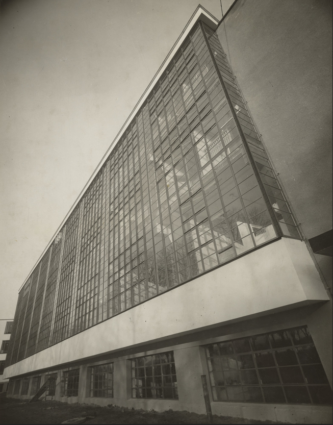 Fotografía de edificio. 100 años de la Bauhaus.