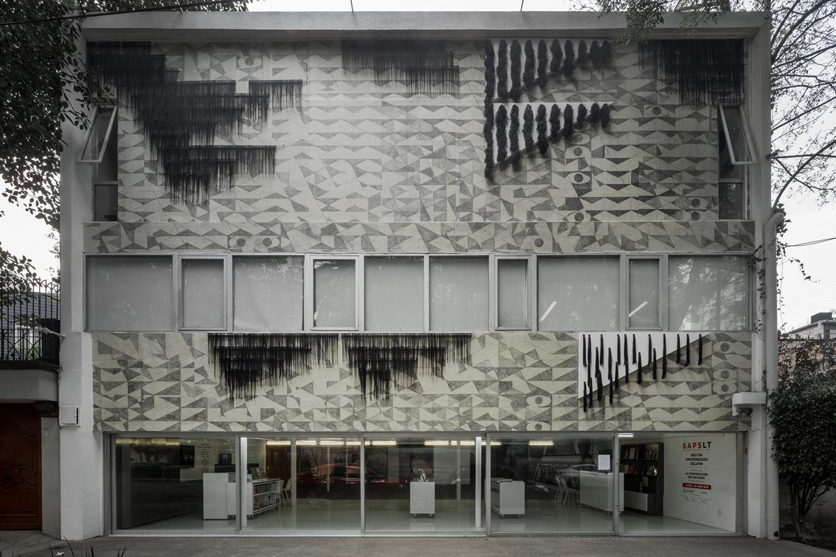 Intervención en la fachada de un museo. Museos en México. 
